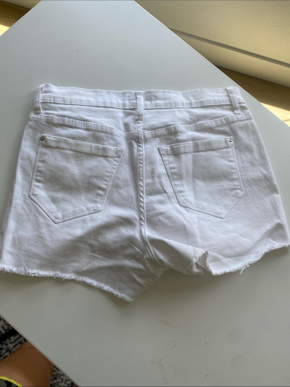 kensie White Frayed Hem High-Rise Denim Shorts - Picture 4 of 6